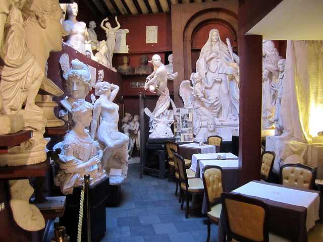 Bar-restaurant-museum Canova-Tadolini. 