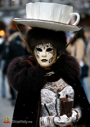 Lace cape with roses | Venetian Carnival Costume