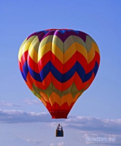 Valentine's hot-air balloon ballet in Carpineti